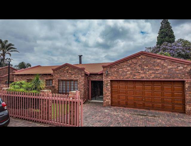4 BEDROOM HOUSE FOR SALE IN FLORIDA HILLS